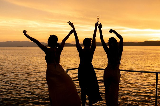 Champagne Sunset Sail from Margaritaville - The open bar lineup, champagne toast, and drink reality check