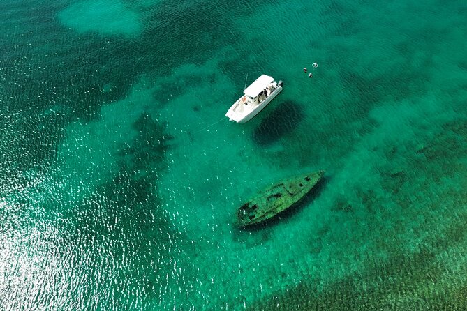 Private Power Catamaran. Secluded Beaches, Snorkeling, Turtles for Full/Half Day - Secluded beaches and beach hopping: why coves matter