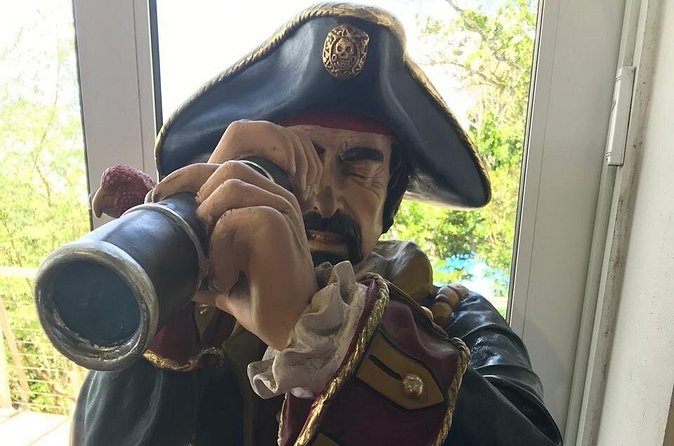 St. Thomas Sightseeing Tour with a Guide - Pirates Castle, Bluebeard and Blackbeard: pop culture with a view